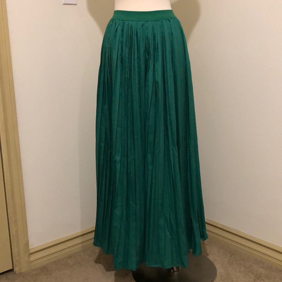 Dresses & Skirts - *brand new* gorgeous green skirt